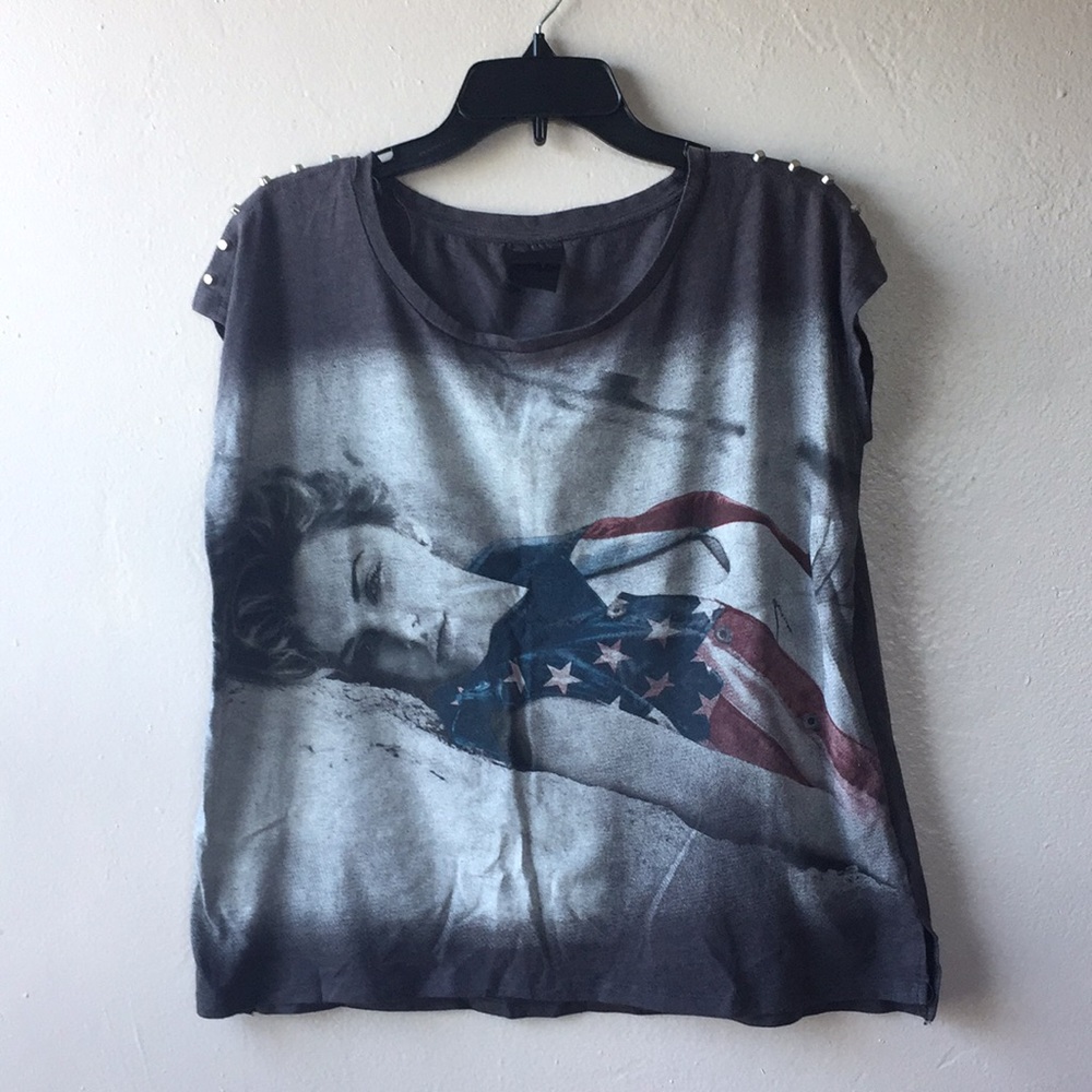 Graphic tee